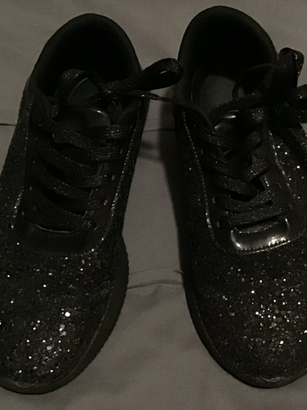 Freewalk Black Glitter Sneakers – Women’s Size 8